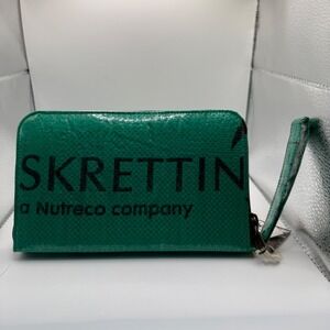 Malia Designs SKRETTIN Green Recycled Feed‎ Sack Zip Around Wristlet Wallet